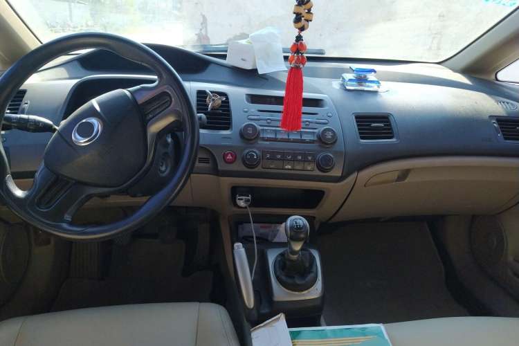 Used CIIMO 2012 1.8L Manual Center Console