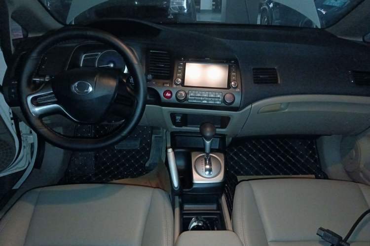 Used CIIMO 2012 1.8L Automatic Center Console