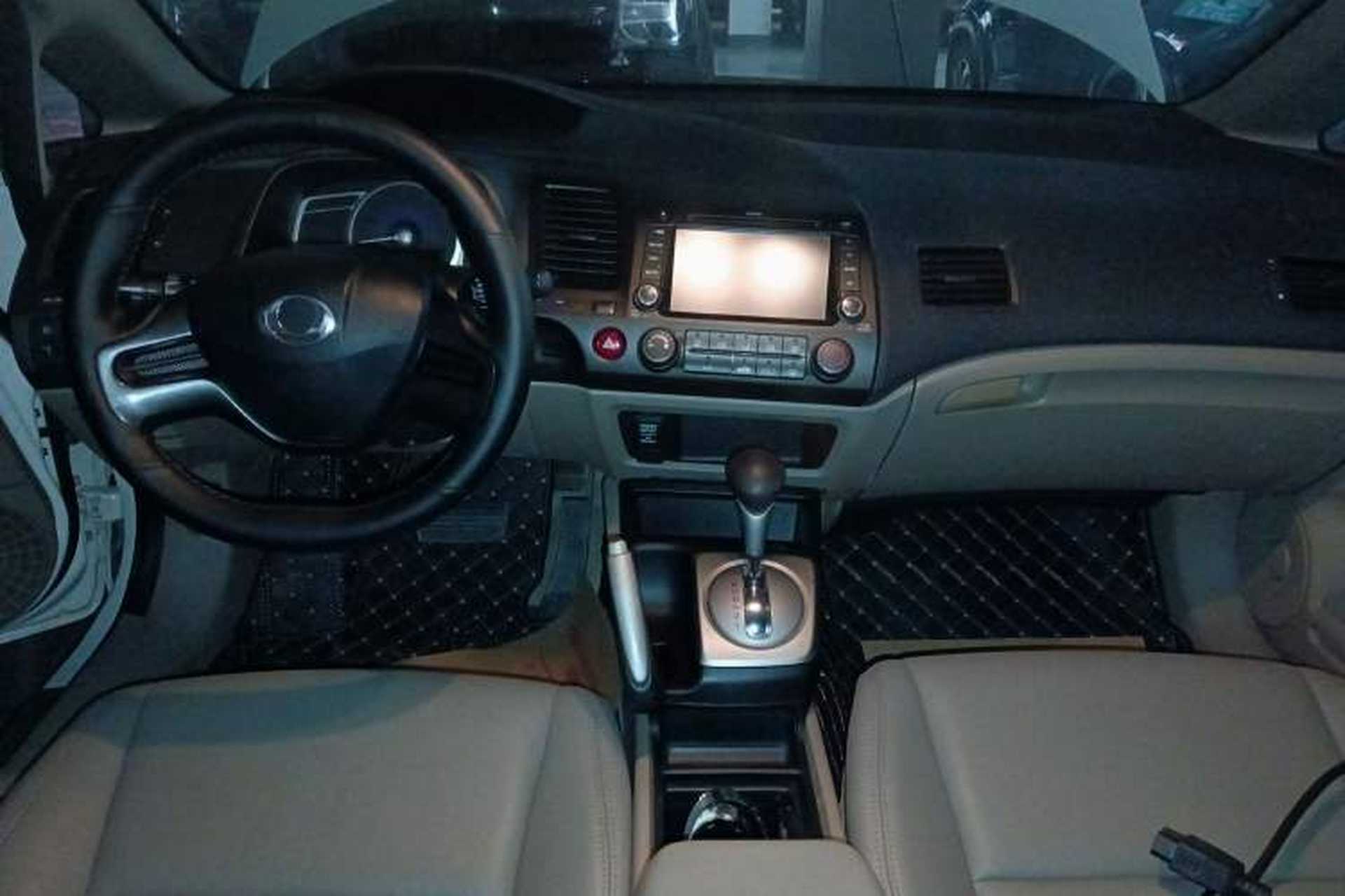 Used CIIMO 2012 1.8L Automatic Center Console