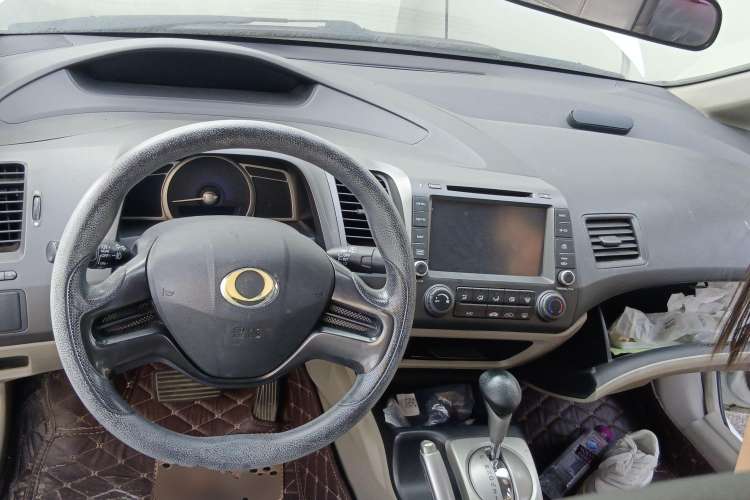 Used CIIMO 2012 1.8L Automatic Center Console