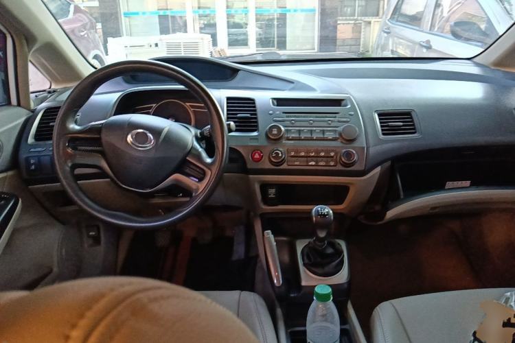 Used CIIMO 2012 1.8L Manual Center Console
