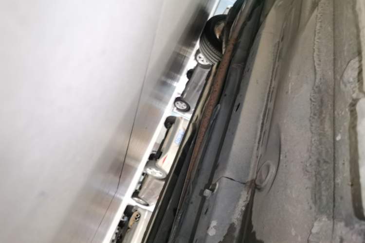 Used CIIMO 2012 1.8L Automatic Chassis Front Right