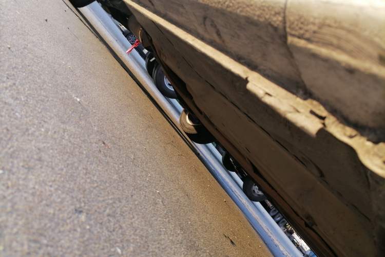 Used CIIMO 2012 1.8L Automatic Chassis Front Right