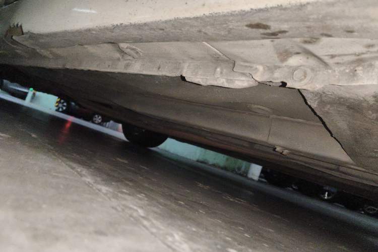 Used CIIMO 2012 1.8L Automatic Chassis Front Right