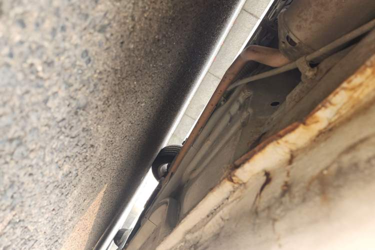 Used CIIMO 2012 1.8L Automatic Chassis Rear Right