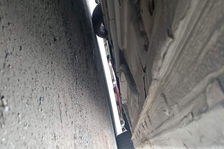 Used CIIMO 2012 1.8L Automatic Chassis Rear Right