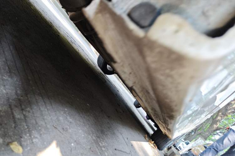 Used CIIMO 2012 1.8L Automatic Chassis Rear Right