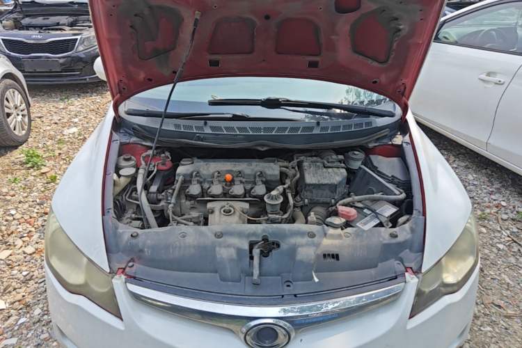 Used CIIMO 2012 1.8L Automatic Engine Bay