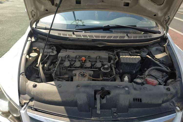 Used CIIMO 2012 1.8L Manual Engine Bay
