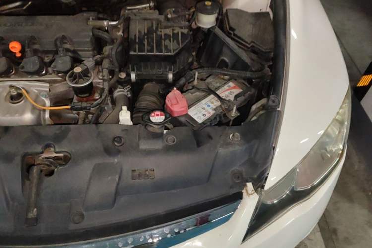 Used CIIMO 2012 1.8L Automatic Engine Bay Left