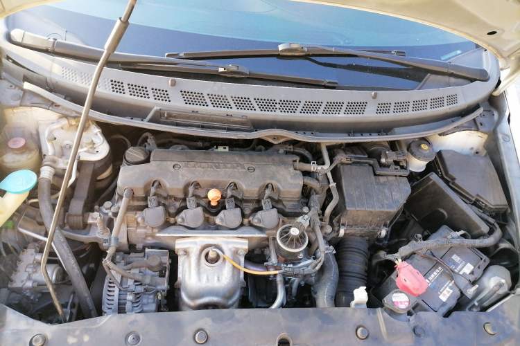 Used CIIMO 2012 1.8L Automatic Engine Bay