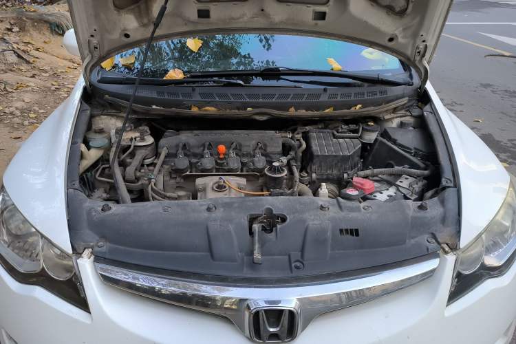 Used CIIMO 2012 1.8L Manual Engine Bay