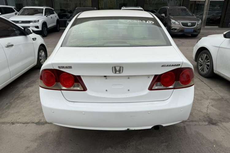 Used CIIMO 2012 1.8L Automatic Exterior 4