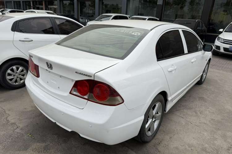 Used CIIMO 2012 1.8L Automatic Exterior 5