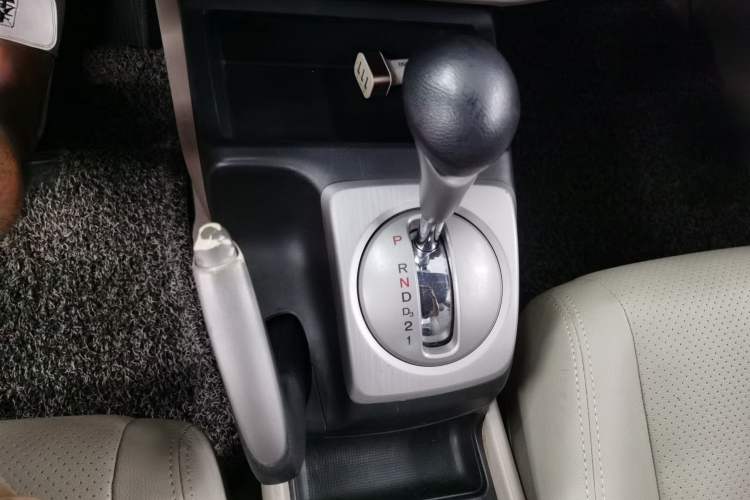 Used CIIMO 2012 1.8L Automatic Gear Lever