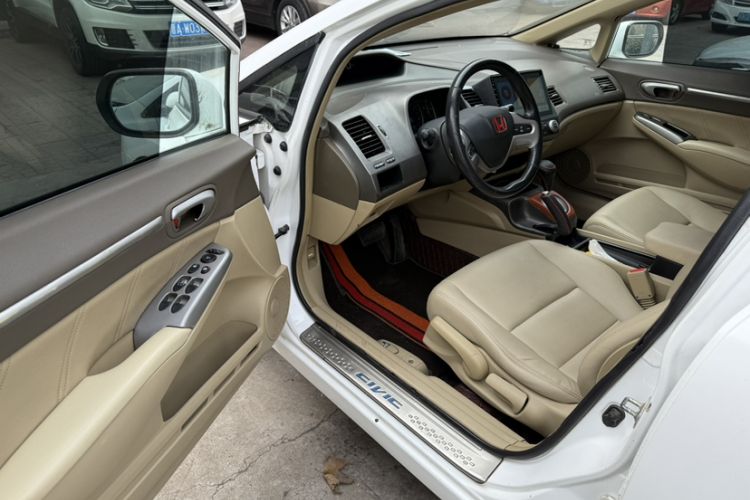 Used CIIMO 2012 1.8L Automatic Interior 2