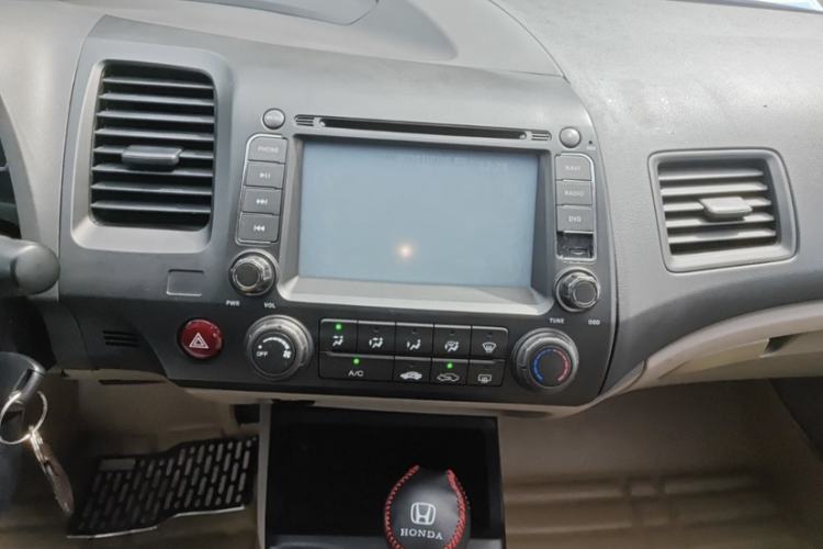 Used CIIMO 2012 1.8L Automatic Interior 3