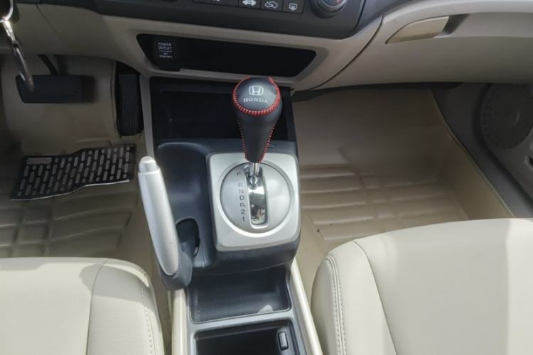 Used CIIMO 2012 1.8L Automatic Interior 4