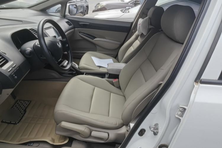 Used CIIMO 2012 1.8L Automatic Interior 5