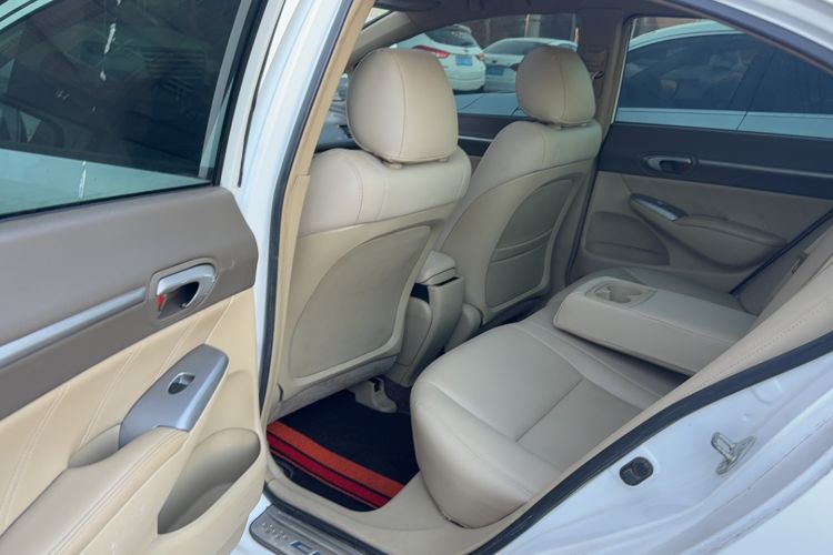 Used CIIMO 2012 1.8L Automatic Interior 5