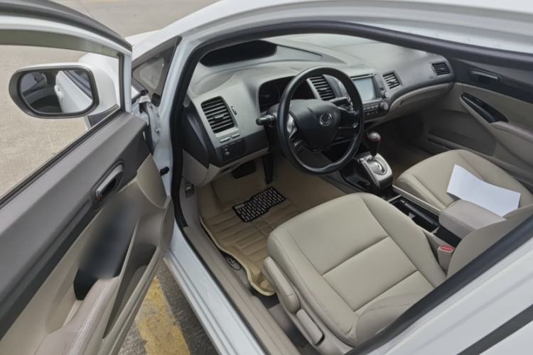 Used CIIMO 2012 1.8L Automatic Interior 6