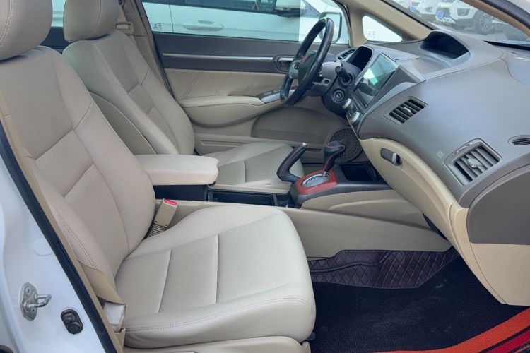Used CIIMO 2012 1.8L Automatic Interior 7
