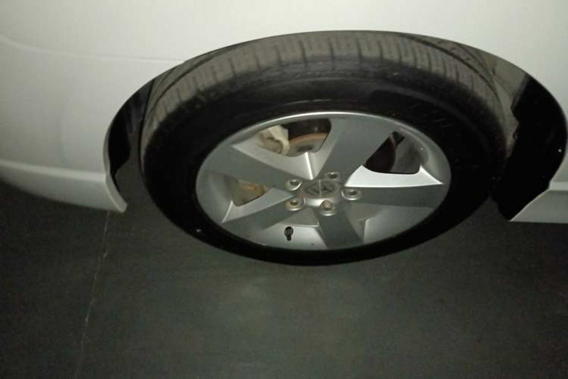 Used CIIMO 2012 1.8L Automatic Left Front Wheel Hub