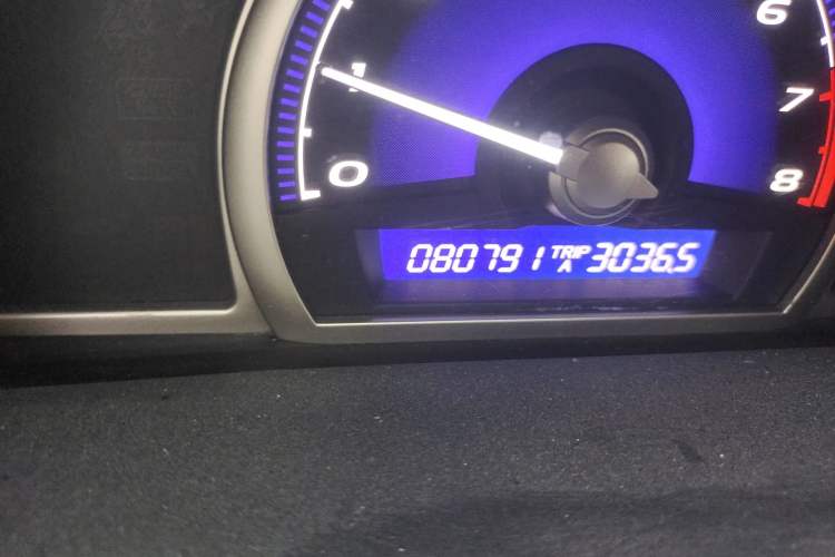 Used CIIMO 2012 1.8L Manual Odometer Close Up