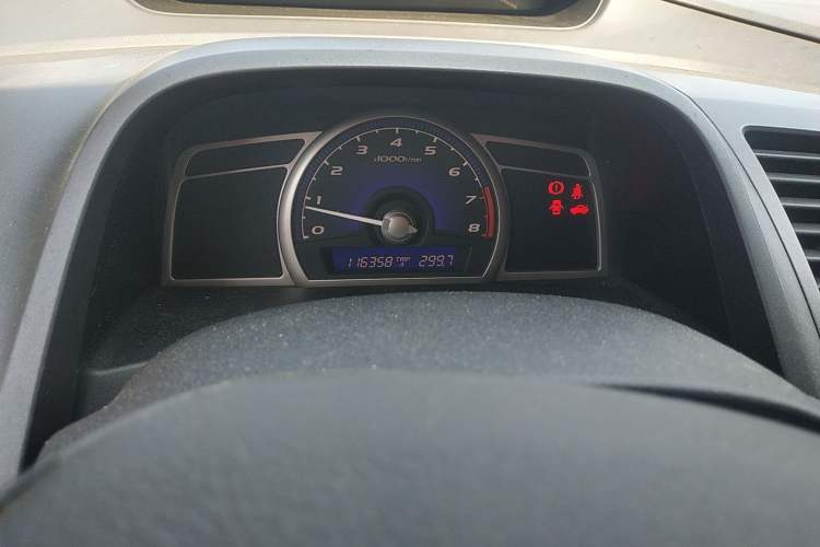 Used CIIMO 2012 1.8L Manual Odometer Close Up