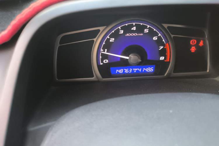 Used CIIMO 2012 1.8L Manual Odometer Close Up