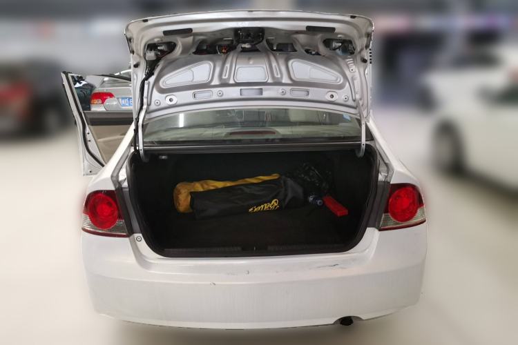 Used CIIMO 2012 1.8L Automatic Trunk
