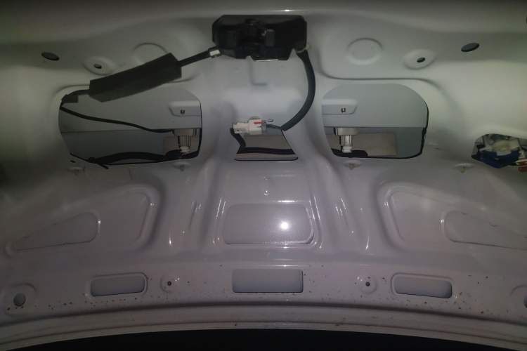 Used CIIMO 2012 1.8L Automatic Trunk