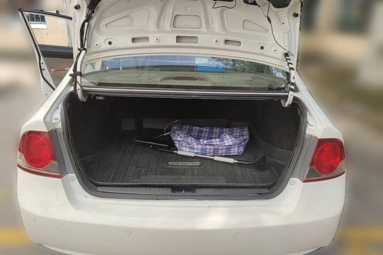 Used CIIMO 2012 1.8L Automatic Trunk