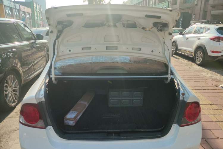 Used CIIMO 2012 1.8L Automatic Trunk