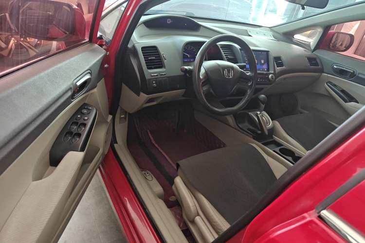 Used CIIMO 2015 1.8L Automatic Luxury Edition Driver Seat