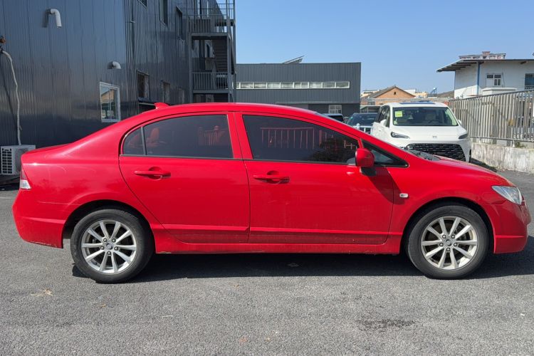 Used CIIMO 2015 1.8L Automatic Luxury Edition Exterior 2