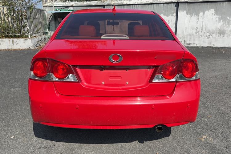 Used CIIMO 2015 1.8L Automatic Luxury Edition Exterior 4