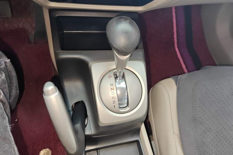 Used CIIMO 2015 1.8L Automatic Luxury Edition Gear Lever