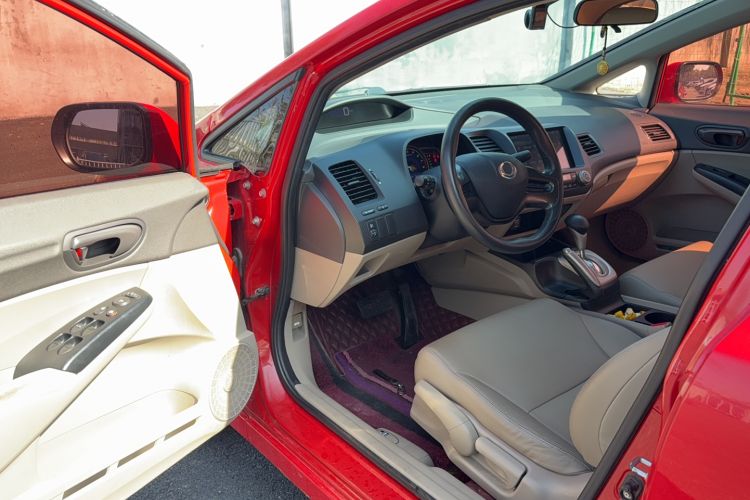 Used CIIMO 2015 1.8L Automatic Luxury Edition Interior 2