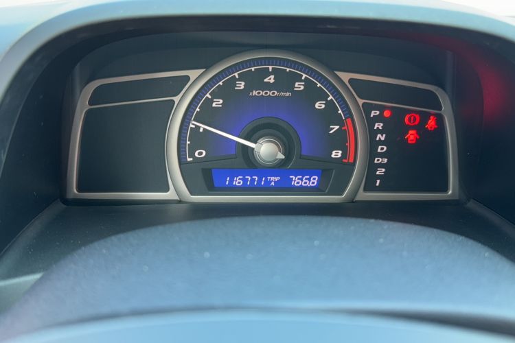 Used CIIMO 2015 1.8L Automatic Luxury Edition Odometer Close Up