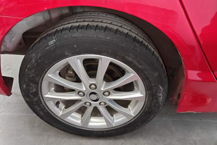 Used CIIMO 2015 1.8L Automatic Luxury Edition Right Rear Wheel Hub