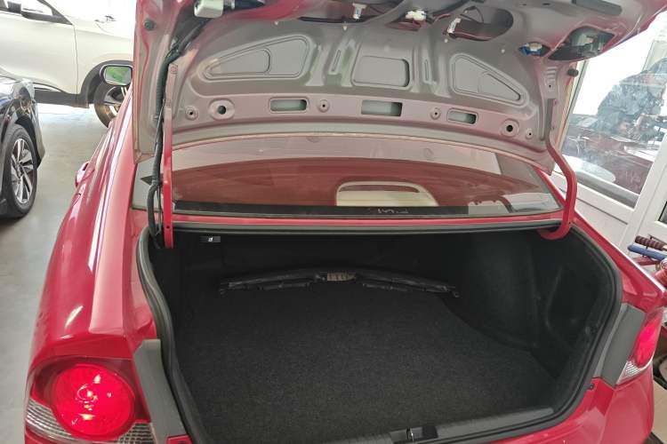 Used CIIMO 2015 1.8L Automatic Luxury Edition Trunk