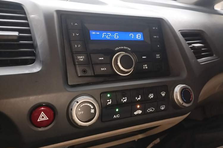 Used CIIMO 2015 1.8L Automatic Comfort Edition Audio And AC Panel