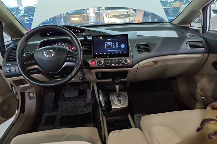 Used CIIMO 2015 1.8L Automatic Comfort Edition Center Console