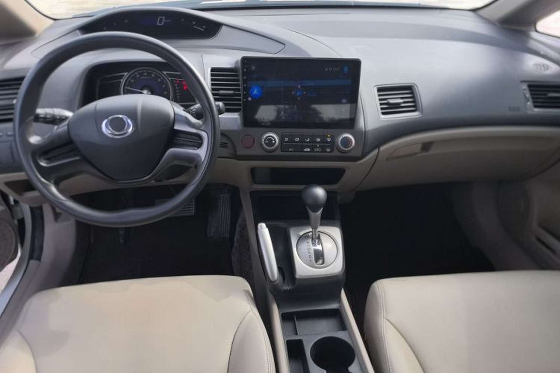 Used CIIMO 2015 1.8L Automatic Comfort Edition Center Console