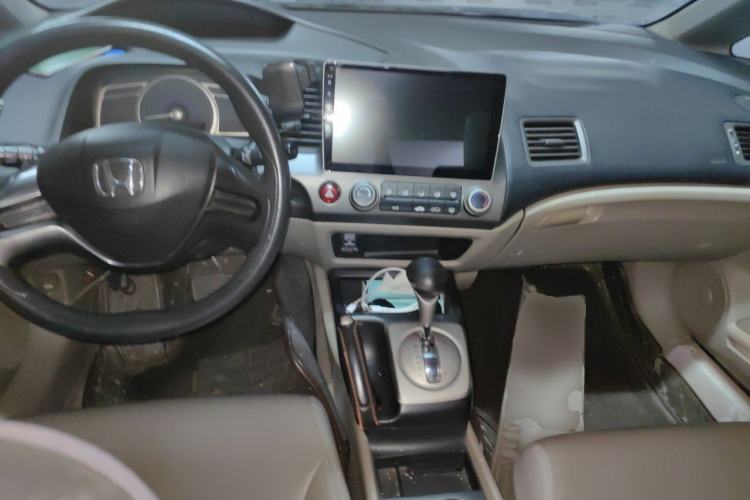 Used CIIMO 2015 1.8L Automatic Comfort Edition Center Console