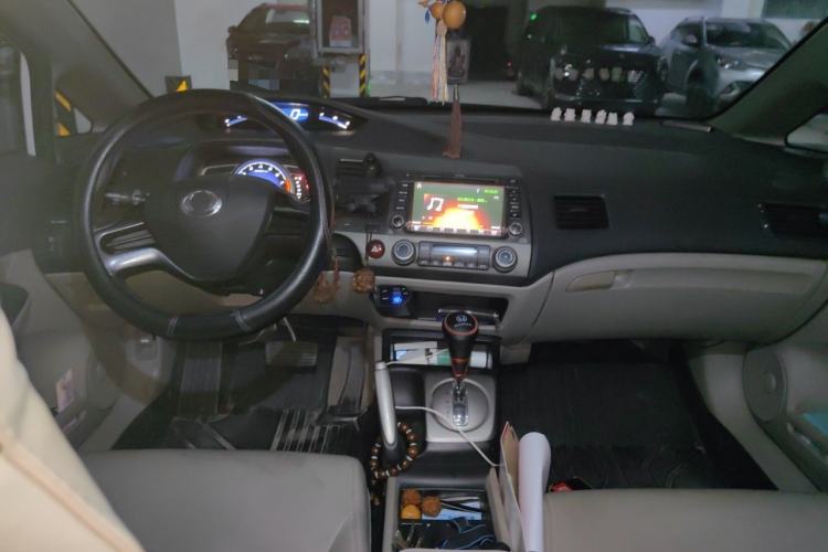Used CIIMO 2015 1.8L Automatic Luxury Edition Center Console
