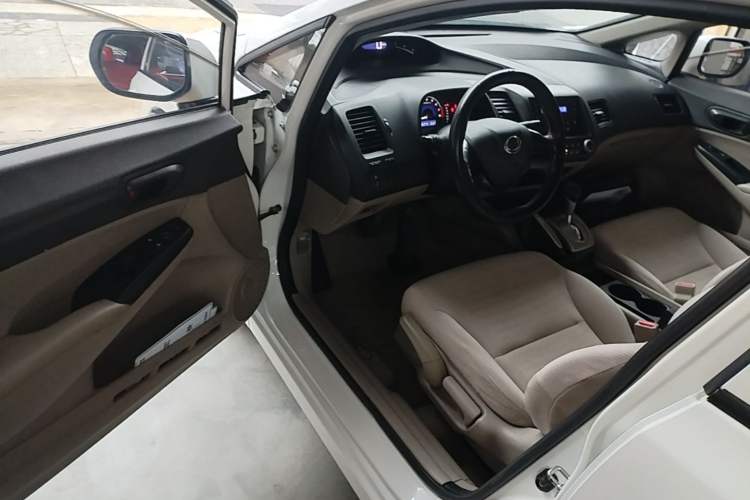 Used CIIMO 2015 1.8L Automatic Comfort Edition Driver Seat