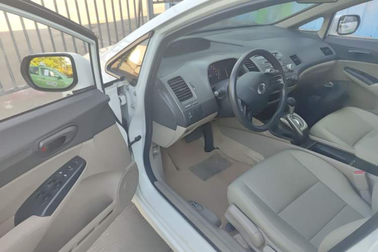 Used CIIMO 2015 1.8L Automatic Luxury Edition Driver Seat