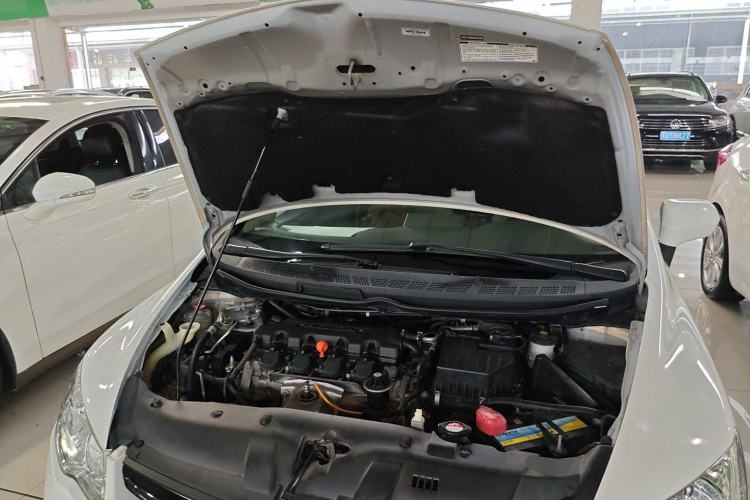 Used CIIMO 2015 1.8L Automatic Comfort Edition Engine Bay